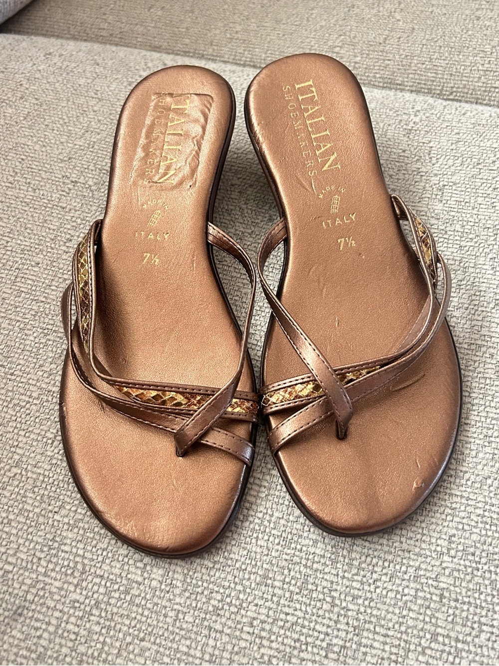 Italian Shoemakers Metallic Bronze Leather Wedge flip flop Sandals - 7.5